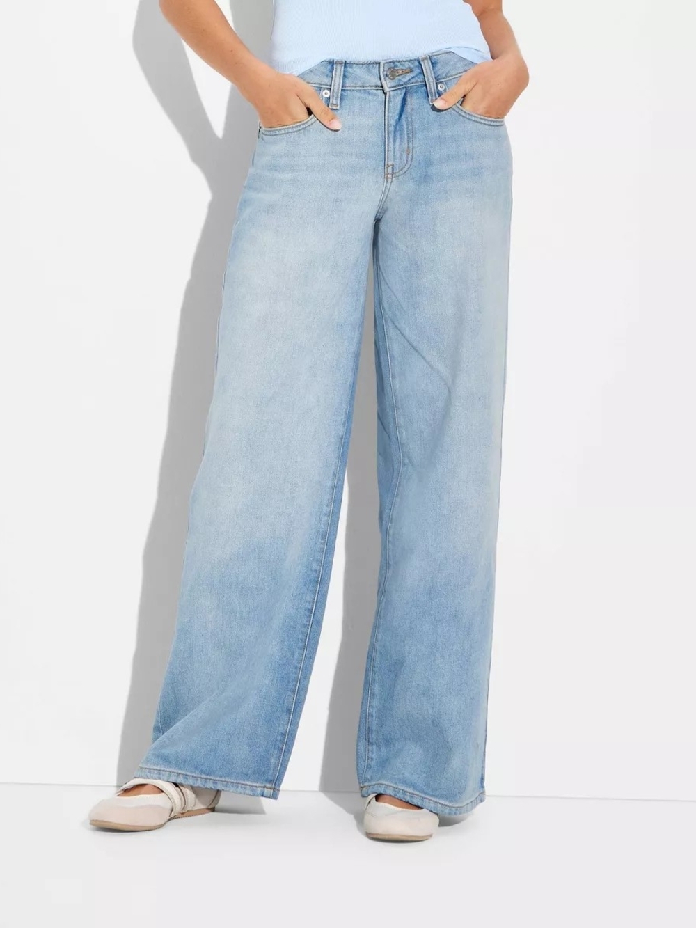 Women's Low-Rise Baggy Jeans - Wild Fable - Medium Wash - NWT - 26W